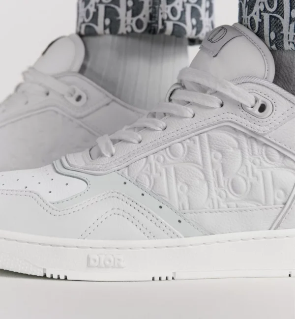 B27 Uptown Low – White Grained Calfskin and White Dior Gravity Leather