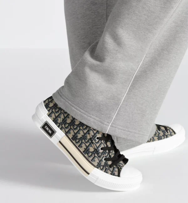 B23 League High-Top Sneaker